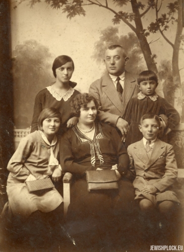 The Brygart family: Rushka (Ruchla), Lajzer, Chanka (top row); Irka (Iska), Dwojra, Samek (bottom row)